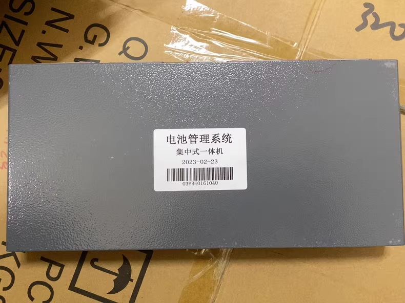 出一款电池管理系统集中式一体机，外观如图，2023年2月出厂