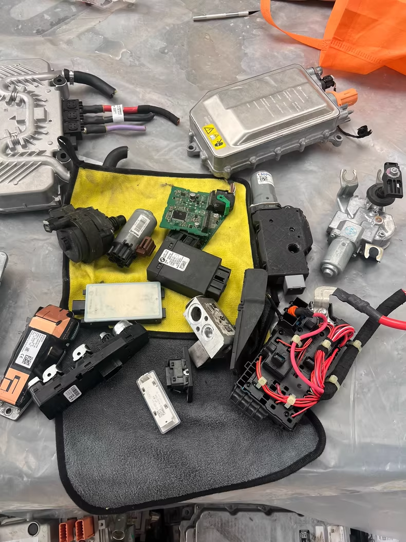 新能源宝马拆车小配件，带图询价，白菜价出，玻璃升降开关，