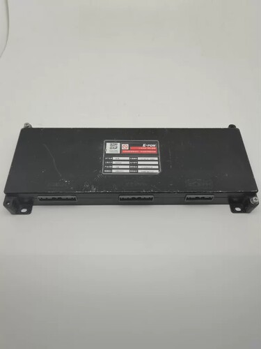 江铃新能源E100电池包拆机亿能电池管理系统BMS。 新能源汽车拆