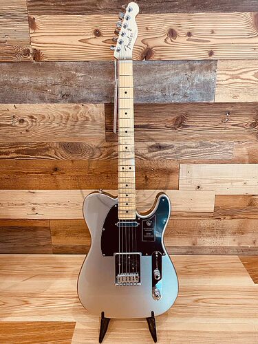 Fender芬达专业原装电吉他
