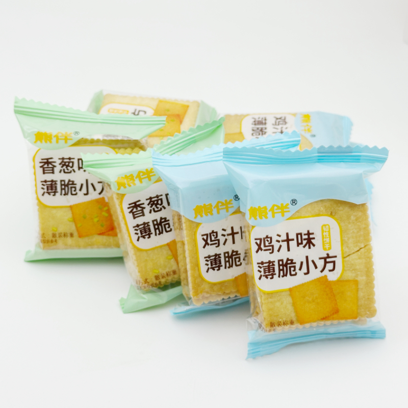 吉人食品熊伴香葱味薄脆小方鸡汁味饼干散装称重早餐休闲零食点心