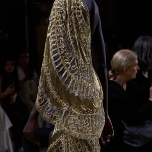 奢华重工金色单肩晚礼服长裙 性感鱼尾满钻刺绣生日歌手演出服