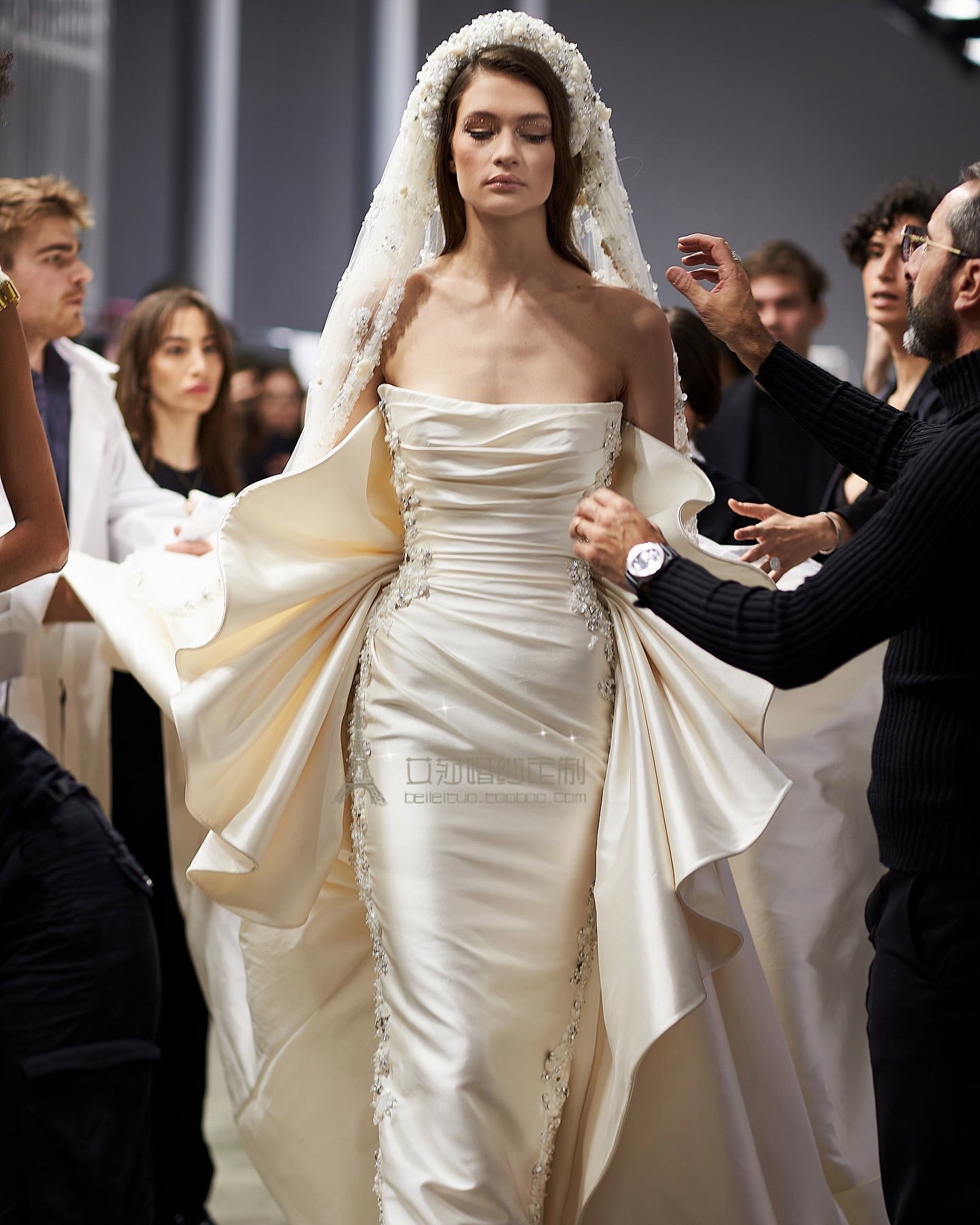 elie saab精致花瓣形缎面婚纱 新娘个性率性鱼尾大拖尾婚纱主纱