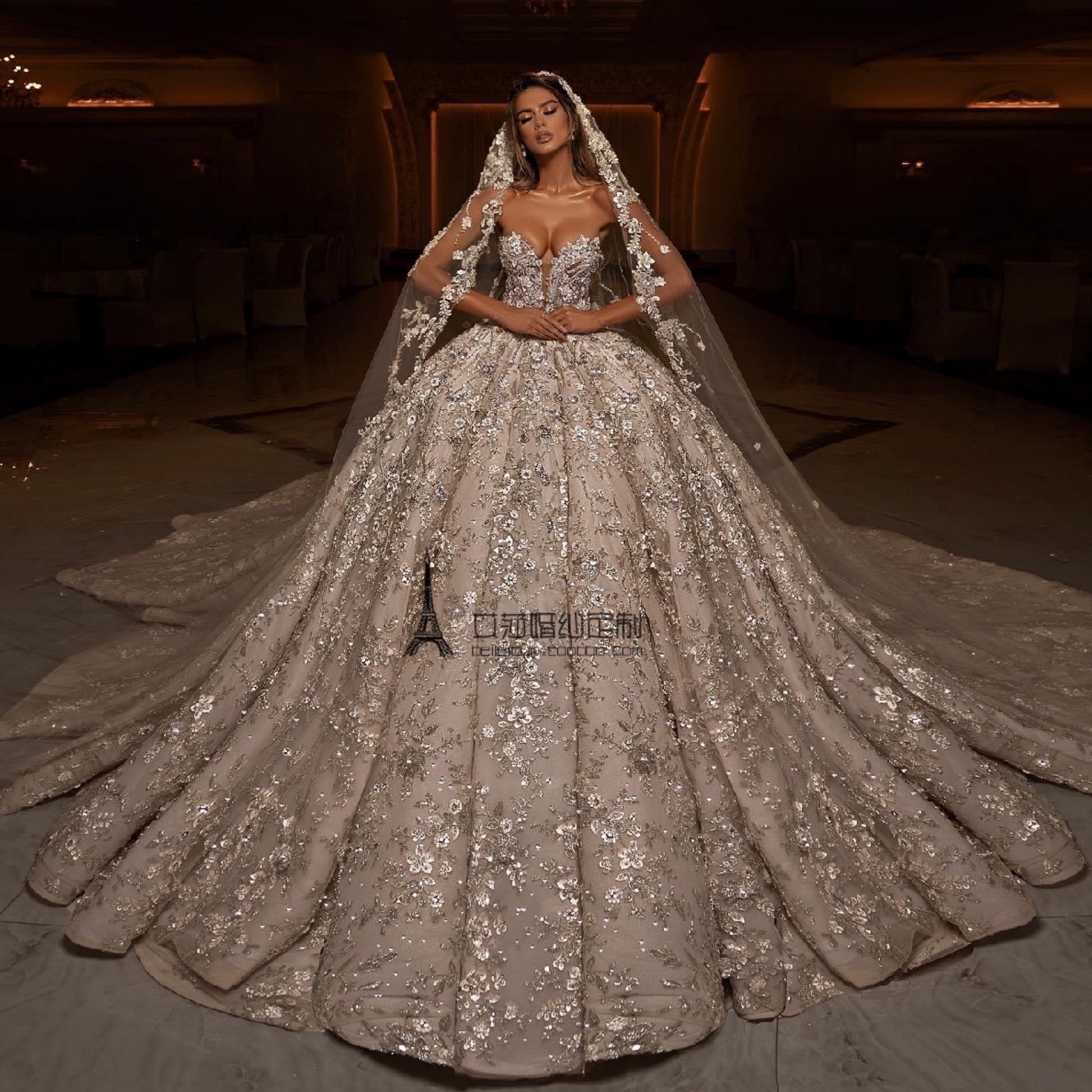 elie saab奢华水钻性感蓬蓬婚纱 新娘重手工花朵大拖尾主婚纱主纱