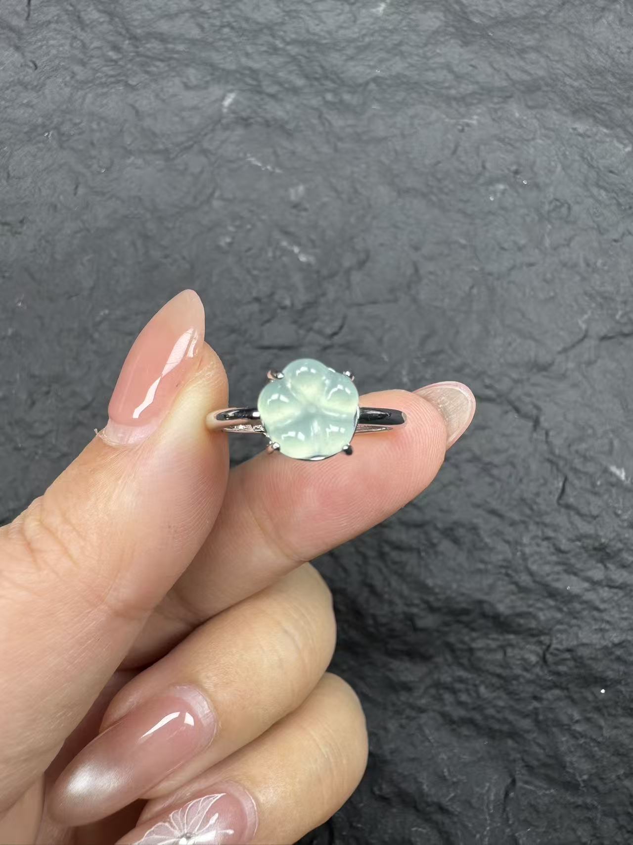 纯天然翡翠a货 冰透桃花轻奢蛋面戒指（圈口可调 多样性发其一）