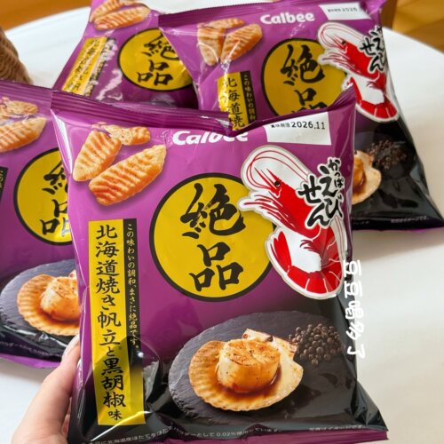 现货日本Calbee卡乐比绝品北海道烤帆立贝黑胡椒味大虾条膨化零食