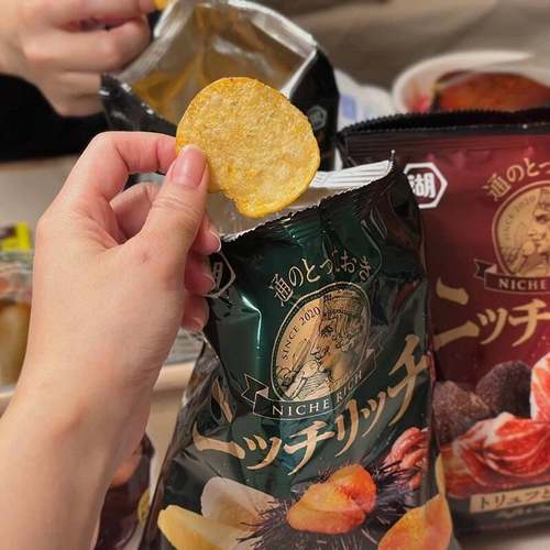限定日本湖池屋奢华NICHE RICH乌贼海胆味黑松露火腿味薯片零食