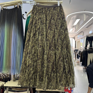 高级感碎花半身裙女中长款秋季新款a字裙高腰遮胯褶皱大摆长裙子