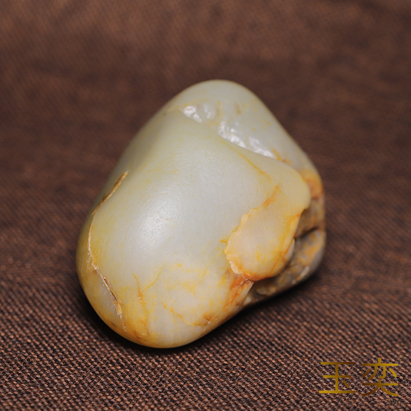新疆和田玉黄白种独籽原石