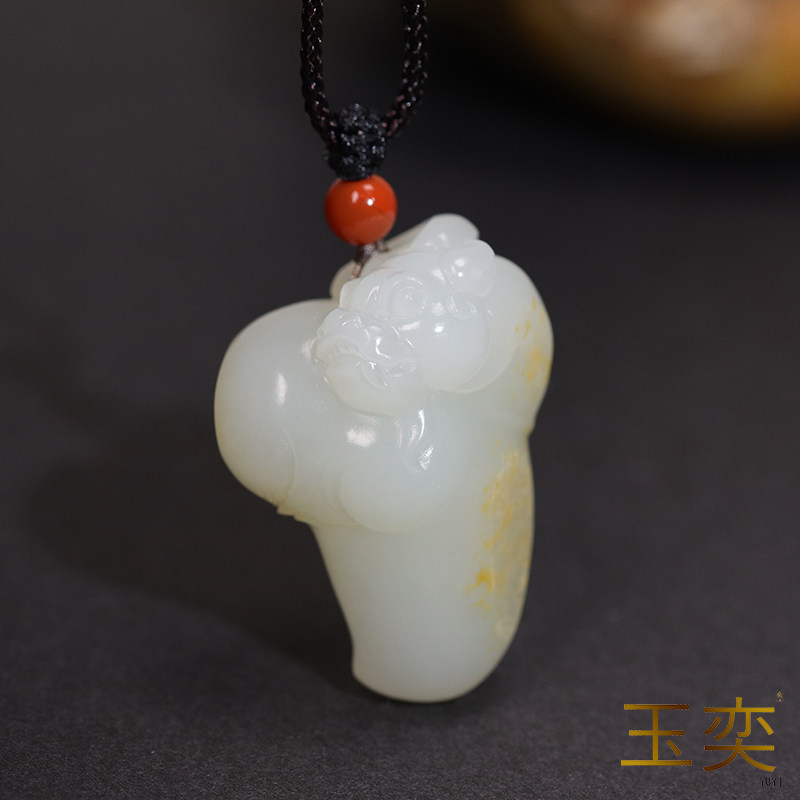 和田玉籽料洒金皮仿古貔貅玉坠