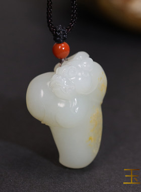 和田玉籽料洒金皮仿古貔貅玉坠
