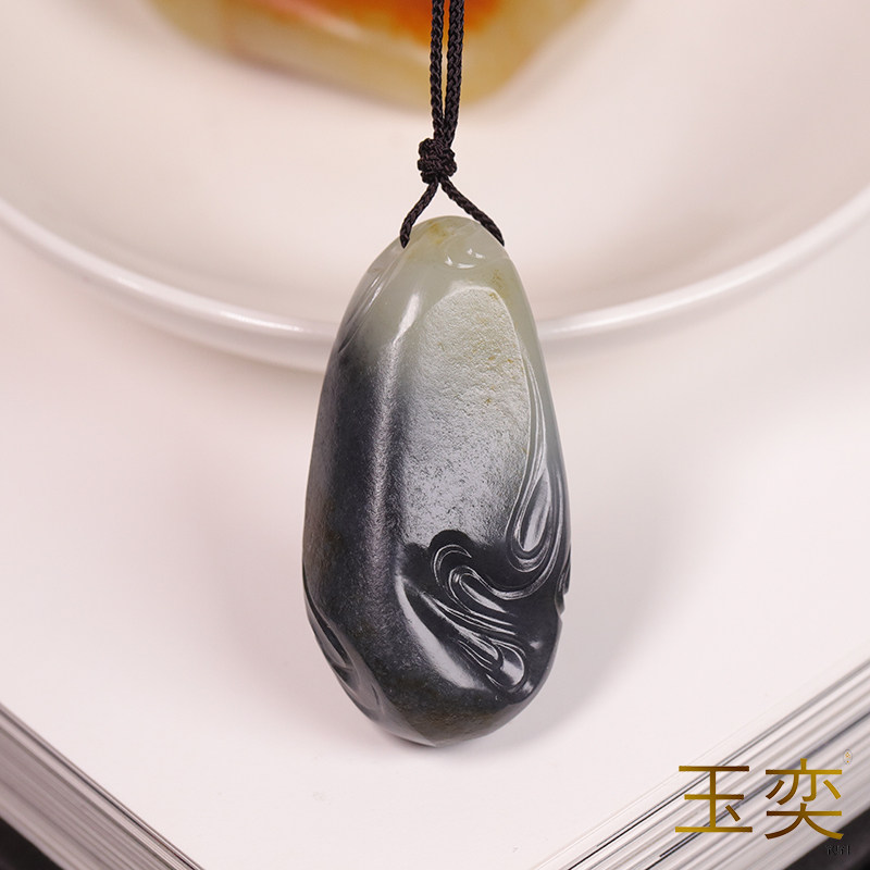 和田玉青花籽料苏工仿古玉坠