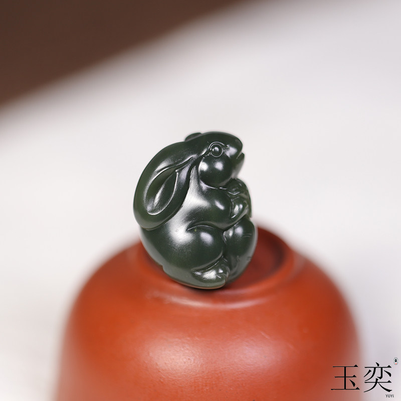 玉作新疆和田玉籽料兔玉兔挂件