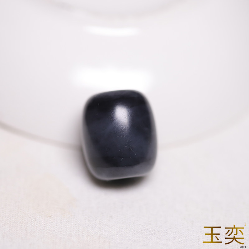 玉奕和田玉青花籽料特色桶珠