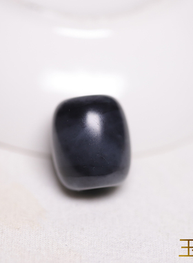 玉奕和田玉青花籽料特色桶珠