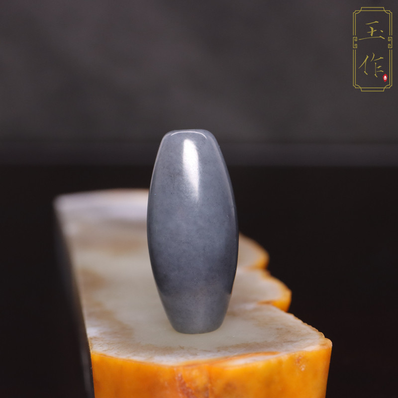 玉作新疆和田玉籽料乐子吊坠