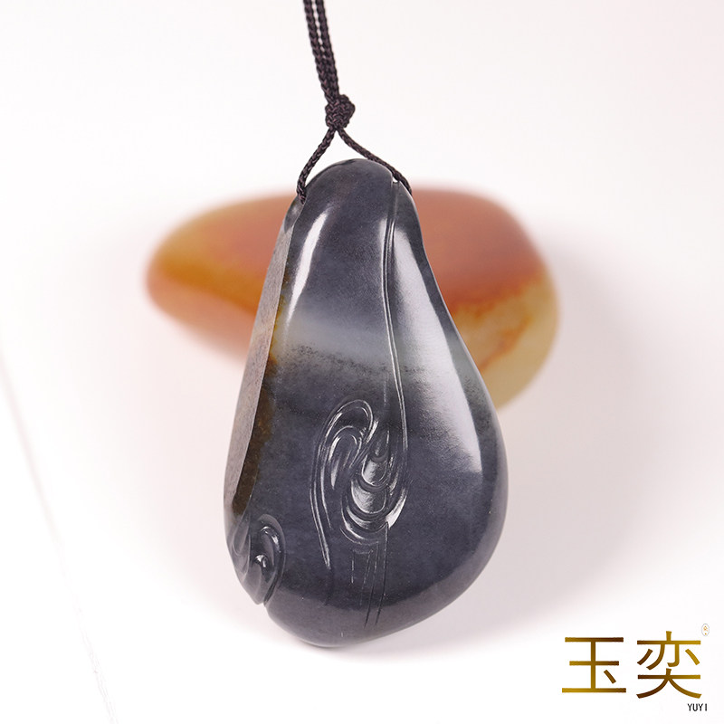 和田玉籽料青花三色苏工玉牌