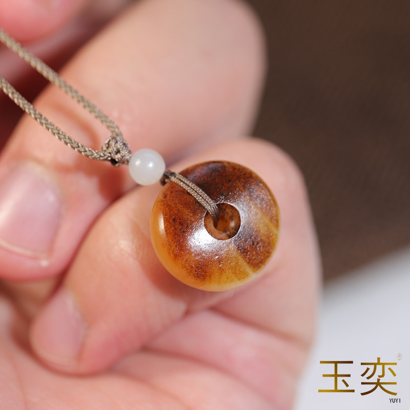 玉奕新疆和田玉籽料苏工满皮沁色平安扣金镶玉宝宝女士平安扣挂件