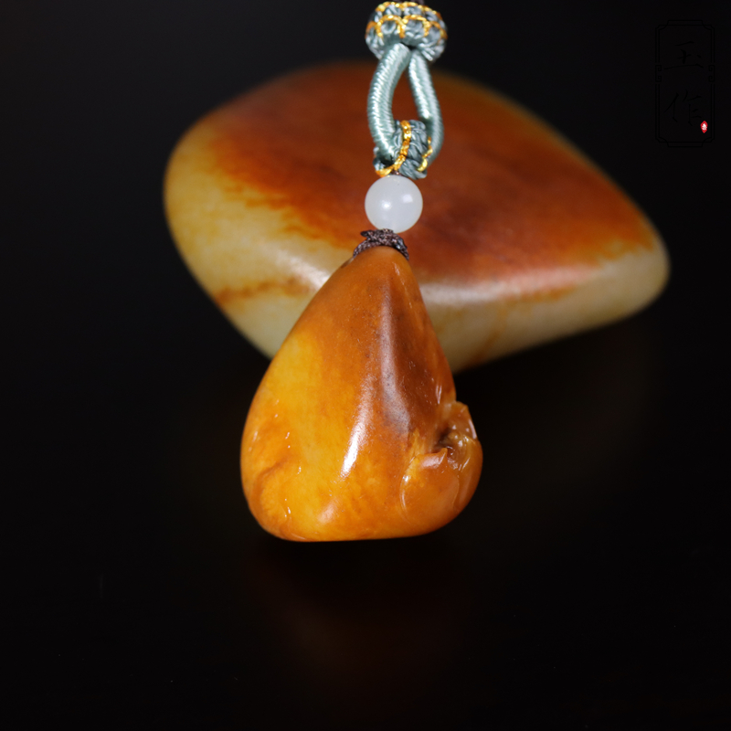 玉作新疆和田玉籽料8.3克独籽黄沁荷花莲叶玉莲花典藏沁色挂件坠