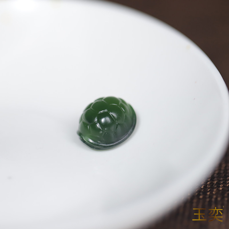 玉奕新疆和田玉籽料碧玉龟甲吊坠