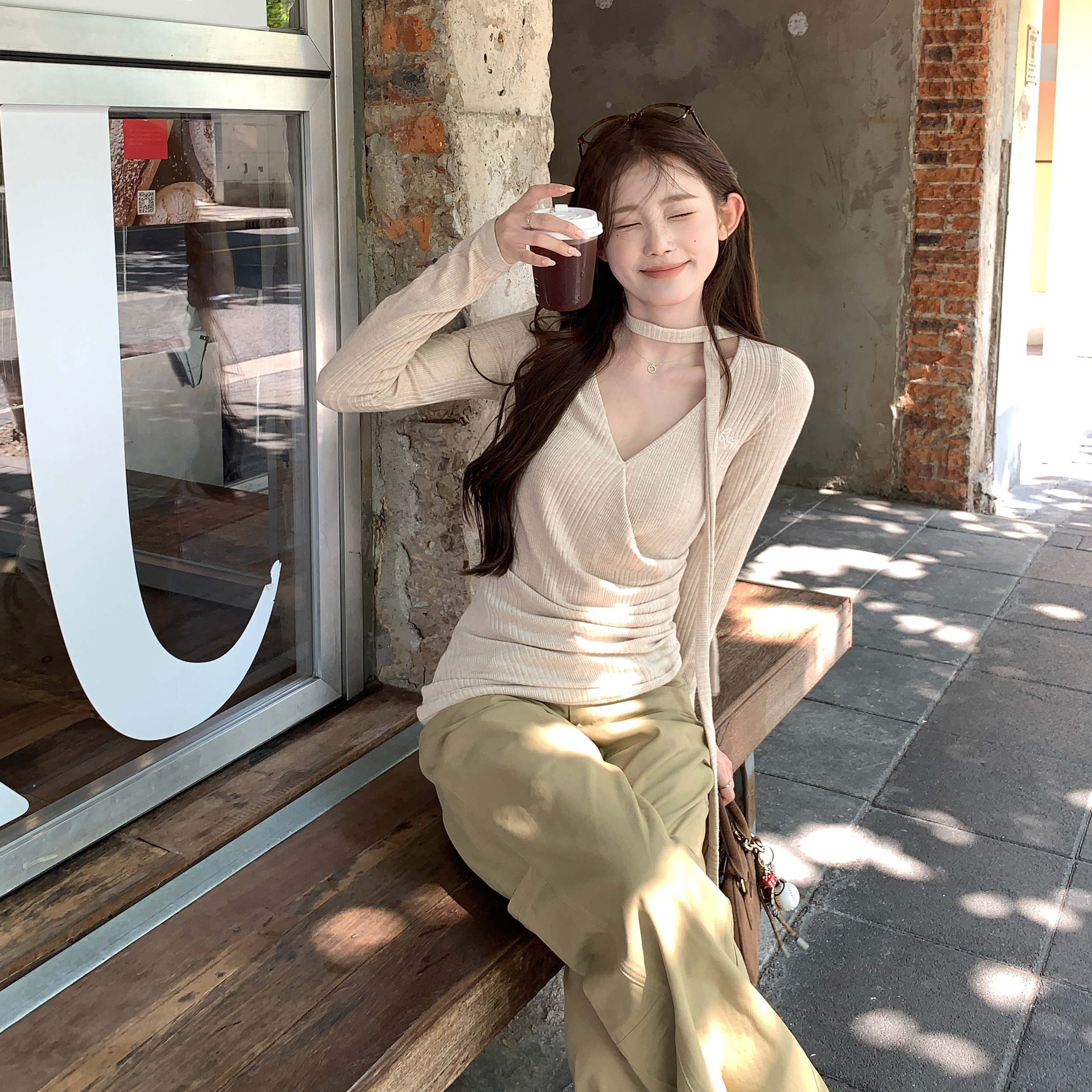 1ess la mode25秋不对称下摆侧腰收褶飘带长袖挂脖上衣修身内搭T