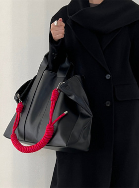 慵懒风饺子包软皮手提包经典款黑色撞色淑女上班通勤中包单肩商务