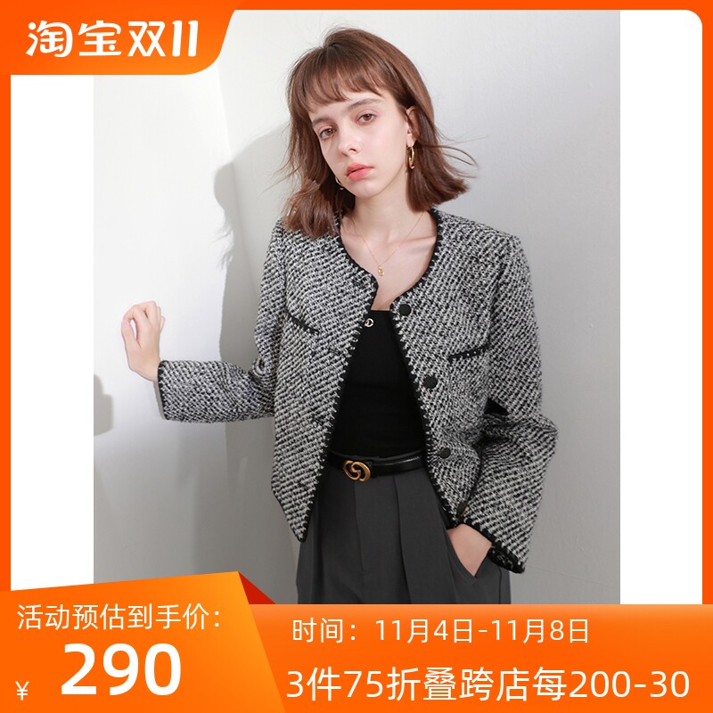 三彩女装2023冬季新款肌理感香风毛呢外套圆领贝壳绣短款气质女属于什么档次？
