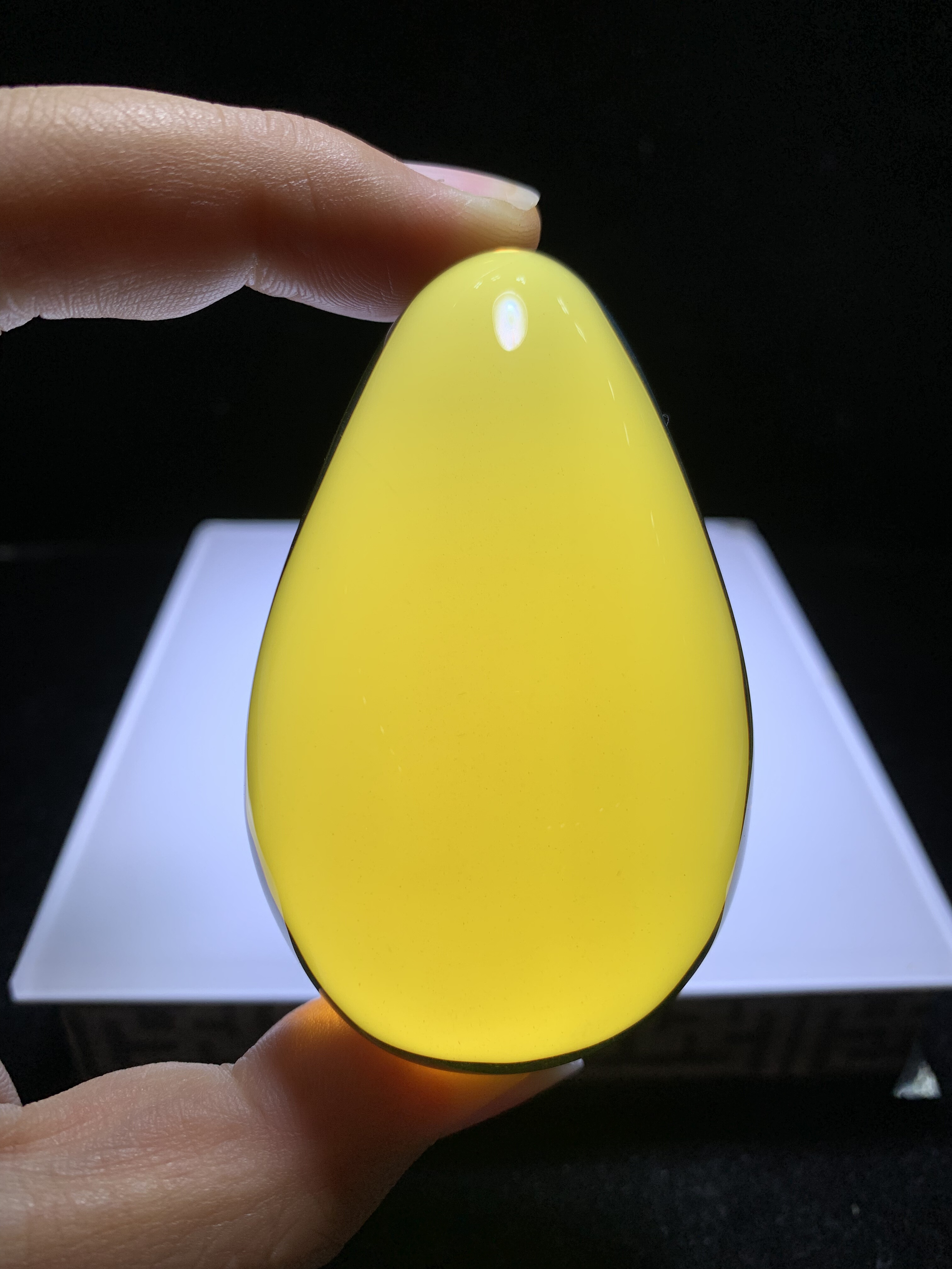 缅甸琥珀天空蓝水滴61克