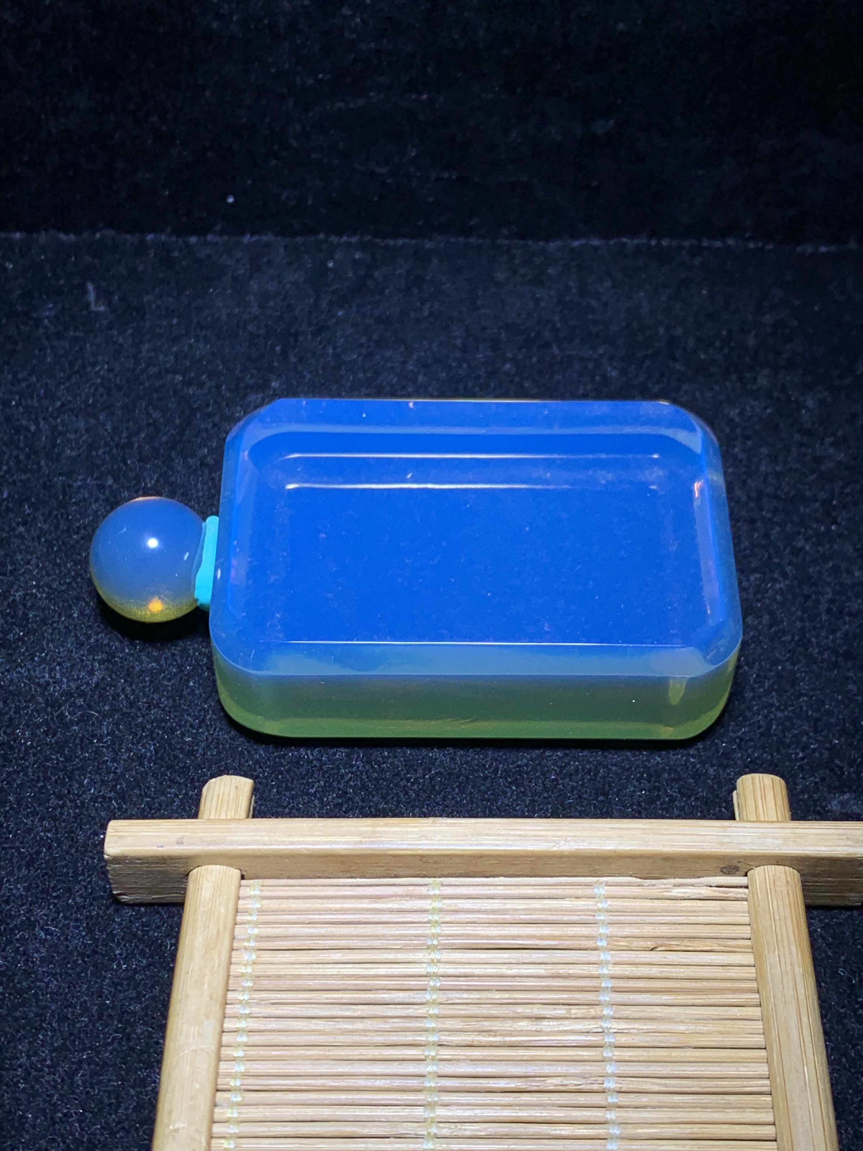 缅甸琥珀天空蓝子岗牌53.7克