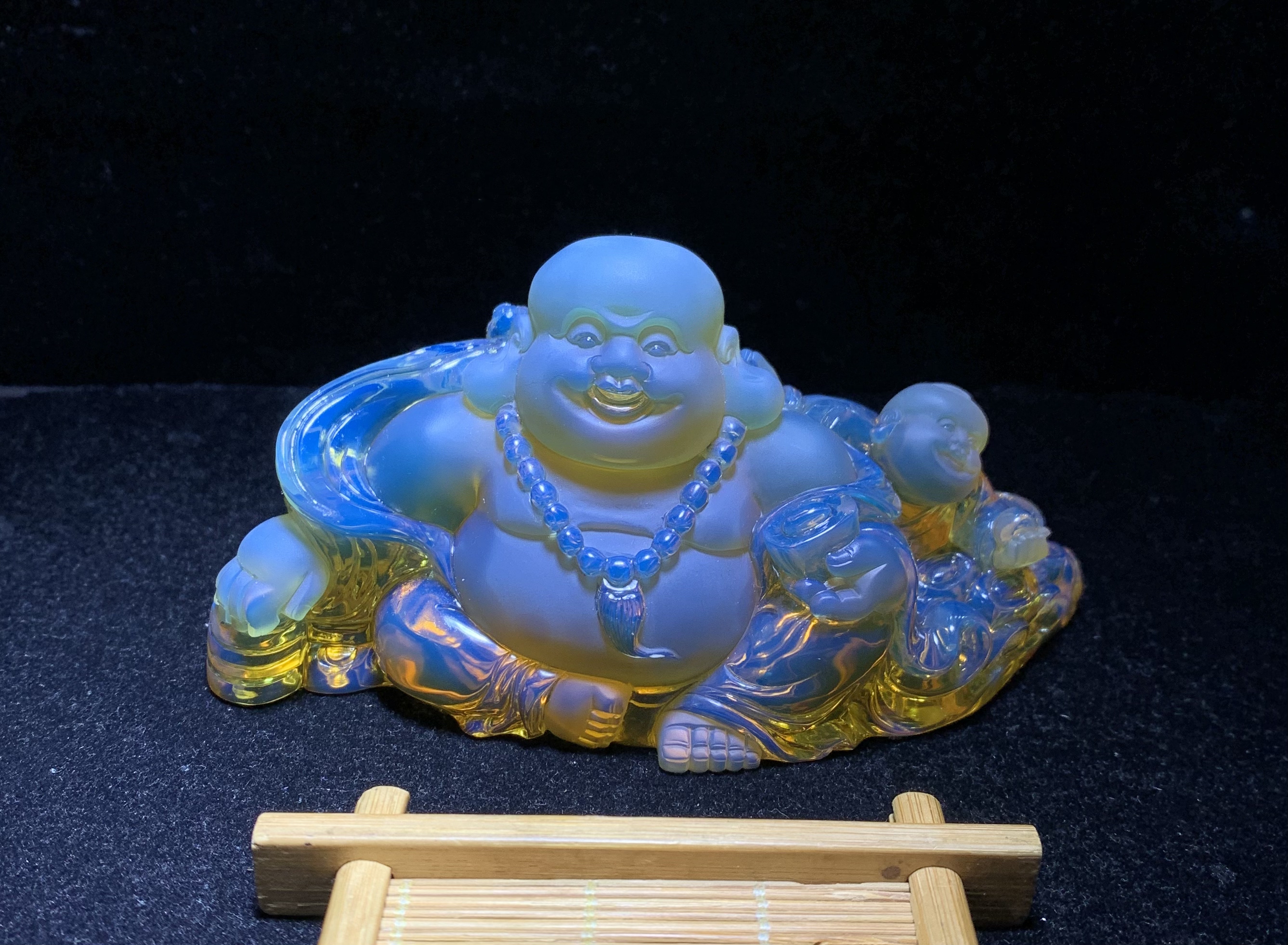 缅甸琥珀天空蓝弥勒佛摆件125.7克