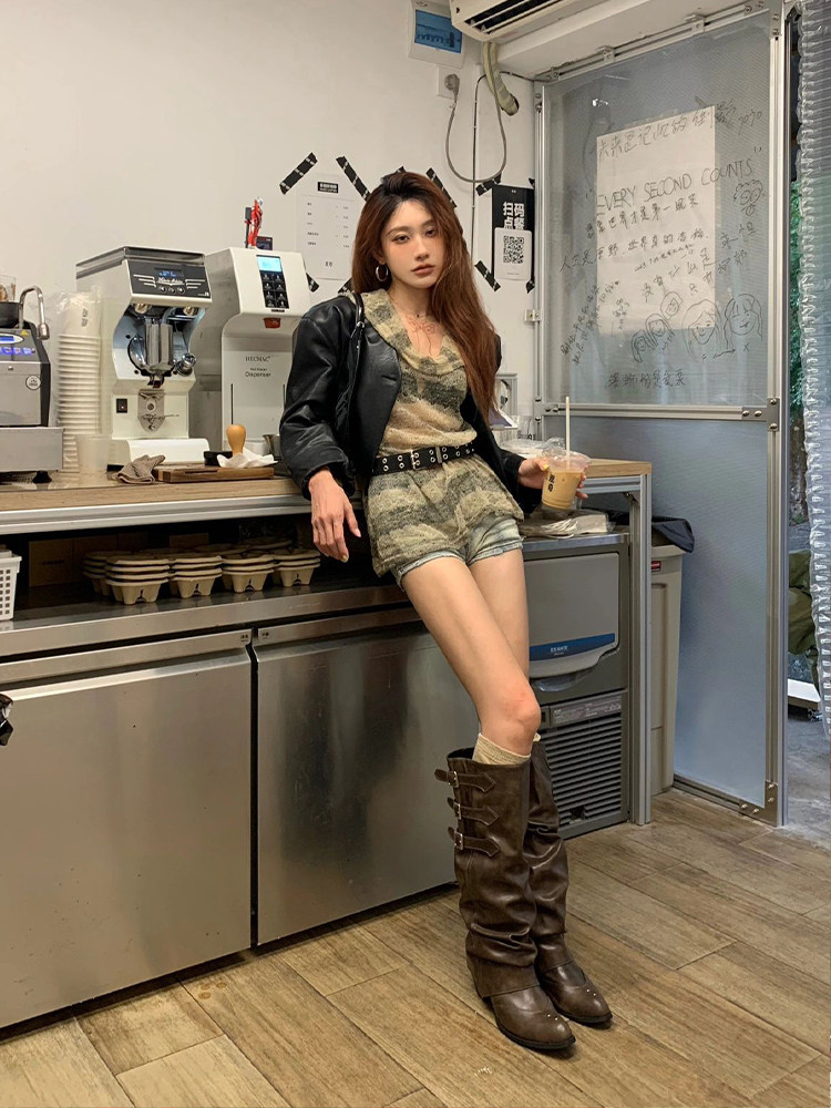 2023 새로운 가을 겨울 2 착용 벨트 버클 펑크 스타일 서양 카우보이 부츠 여성을위한 유럽과 미국 스타일의 복고풍 긴 부츠 바지 부츠