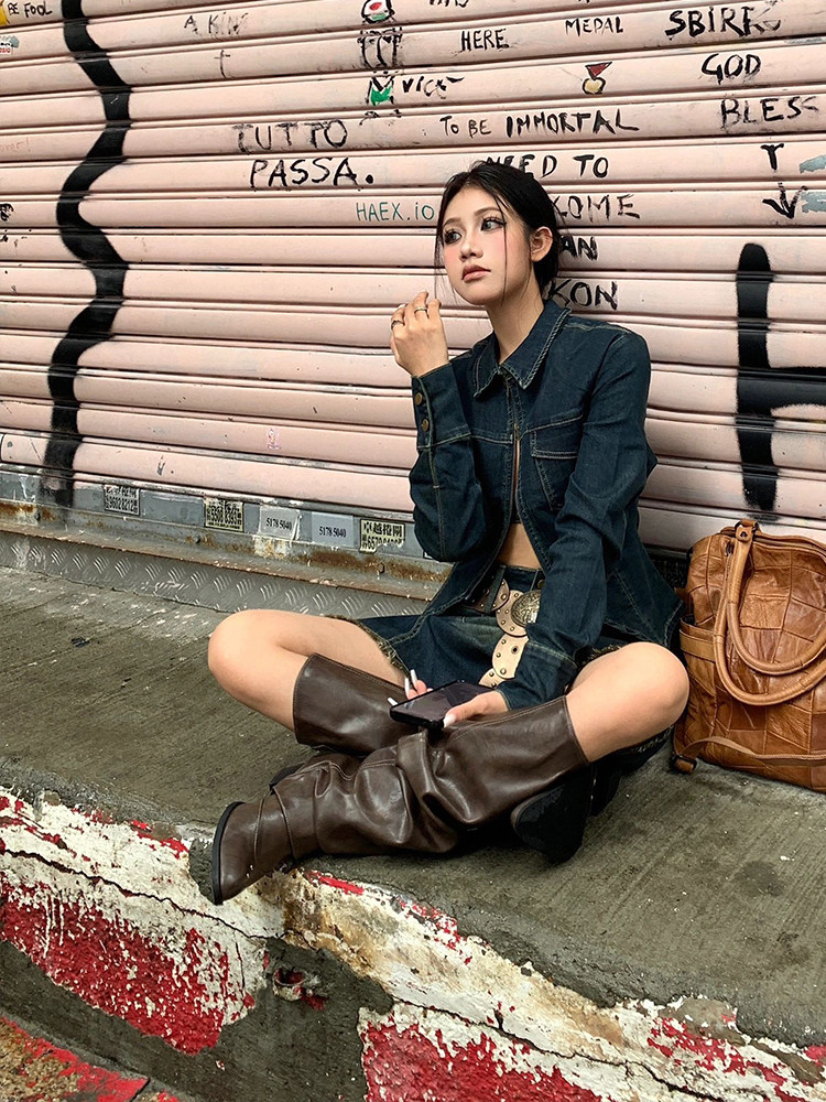 2023 새로운 가을 겨울 2 착용 벨트 버클 펑크 스타일 서양 카우보이 부츠 여성을위한 유럽과 미국 스타일의 복고풍 긴 부츠 바지 부츠