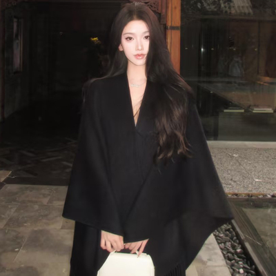 黑色披肩斗篷女秋冬季高级感加厚保暖外搭流苏围巾披风两用围脖