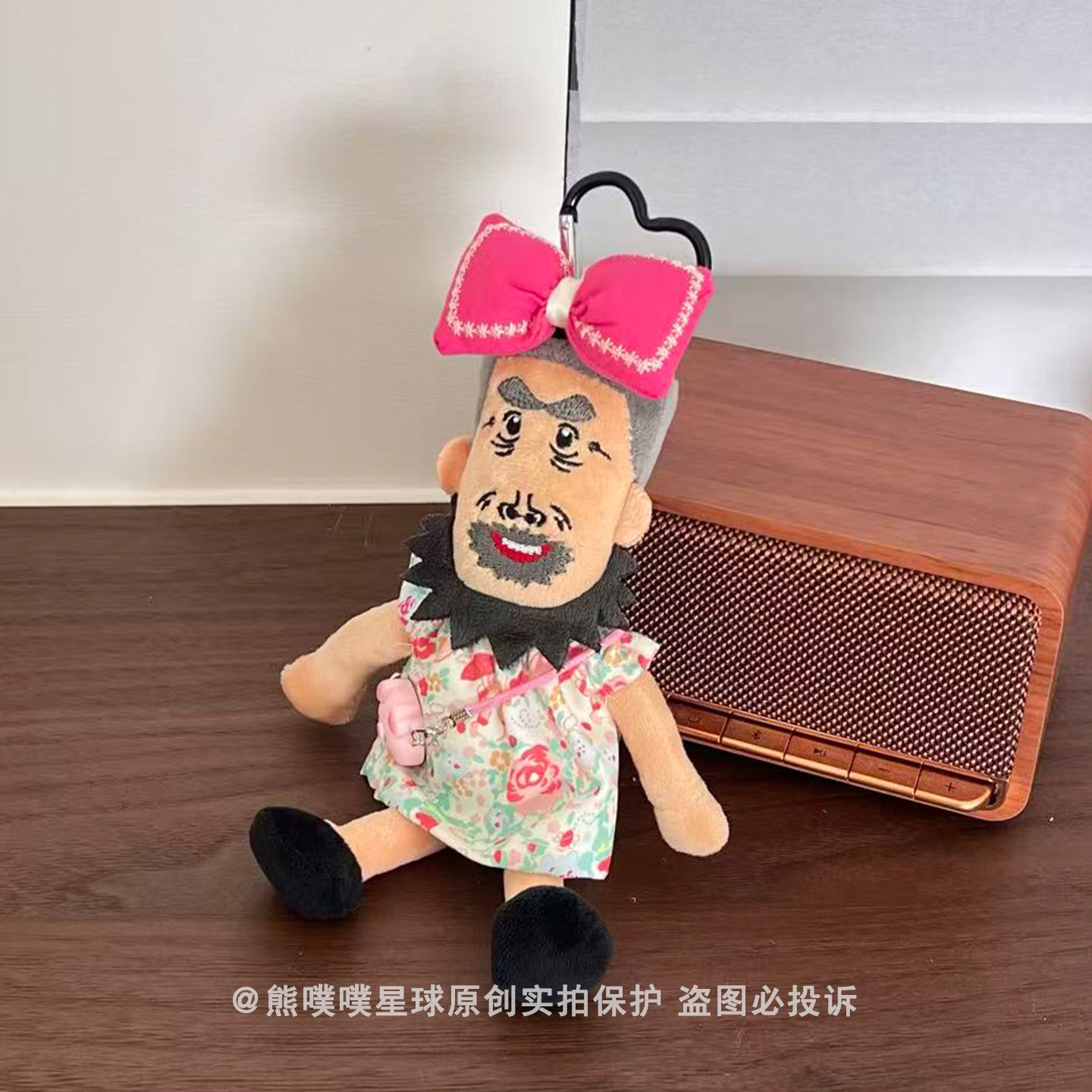 抽象恶搞美少女牛爷爷毛绒玩偶包包挂件搞怪公仔小礼物大耳朵图图