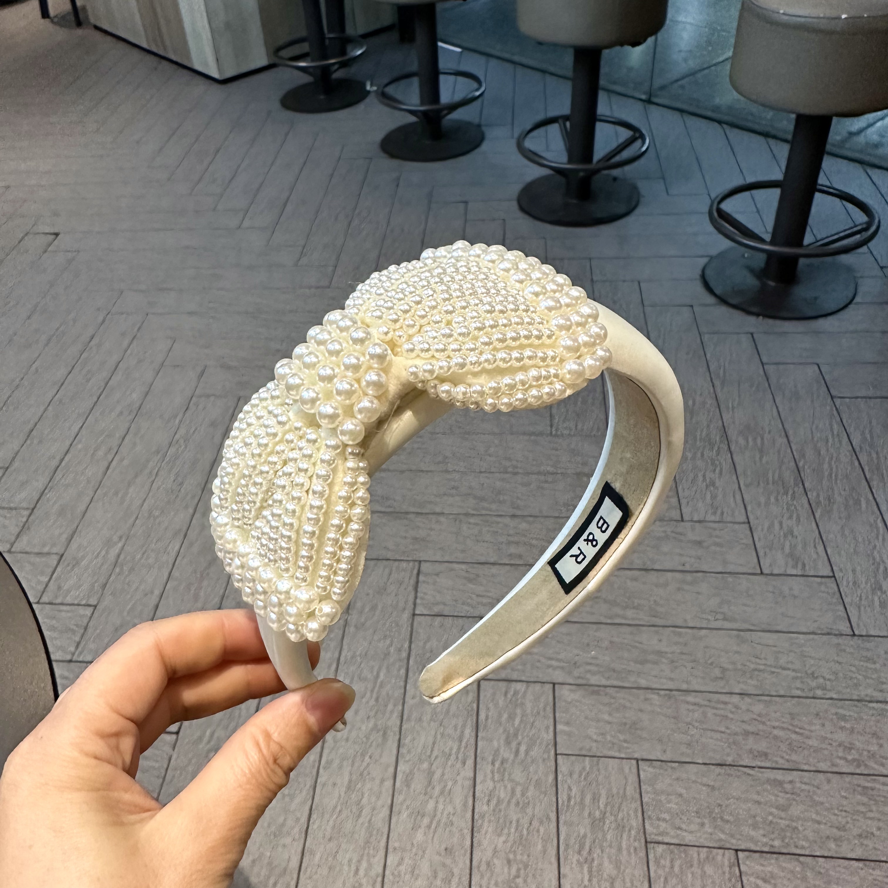 珍珠蝴蝶发箍女高级感显脸小宽边奶油白名媛风新娘敬酒伴娘头饰女