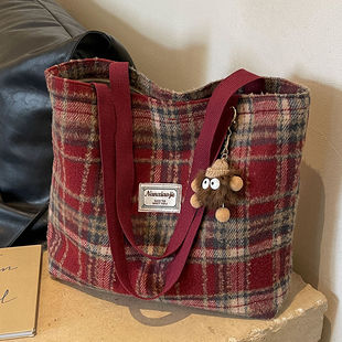 大容量毛呢包包女2025冬新款 单肩包学生上课通勤手提袋 高级感时尚