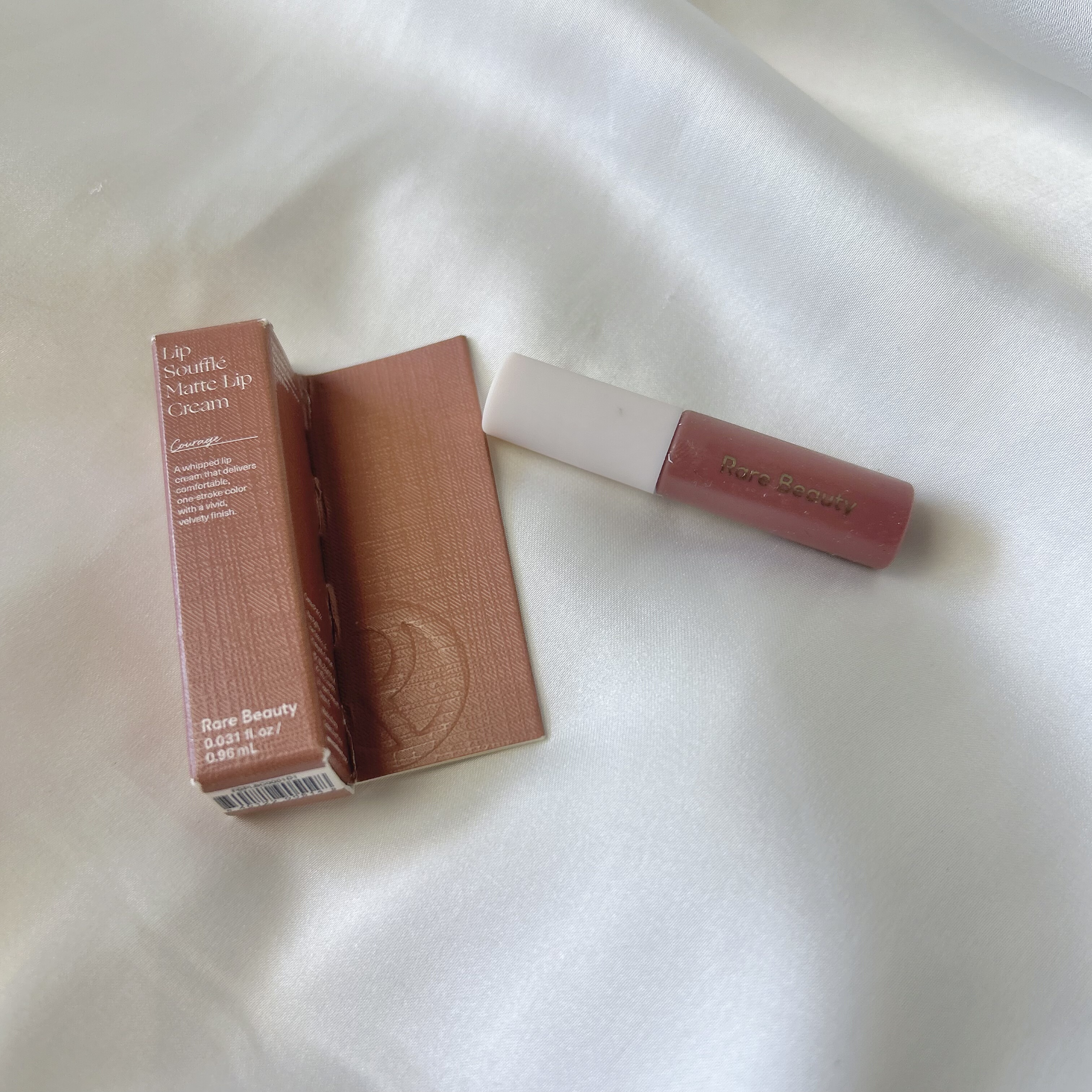Rare Beauty赛琳娜哑光丝绒唇釉小样Courage/0.96ml 奶茶色