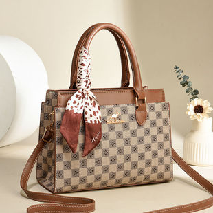 真皮质感女士包包大容量外出通勤手提包日韩网红立体单肩斜挎包