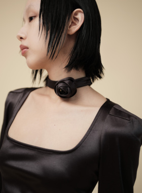 Why Winter House 22AW 黑色玫瑰choker复古弹力大方领打底衫