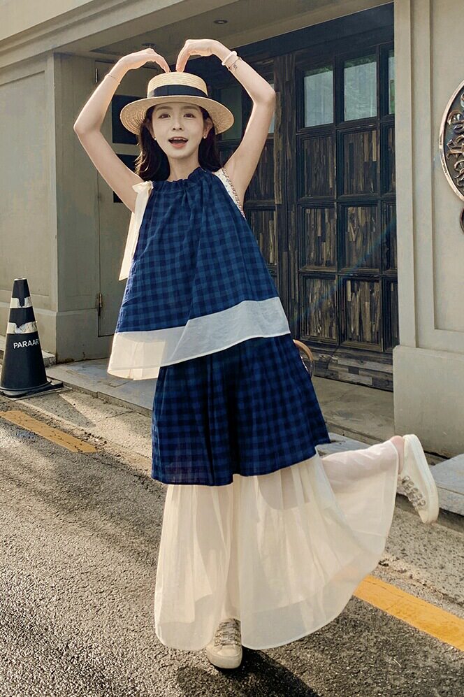 今年流行漂亮裙女2024夏季新款蓝色格子挂脖上衣半身裙,女装连衣裙,浙宝211