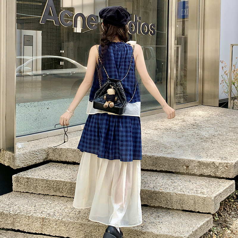 今年流行漂亮裙女2024夏季新款蓝色格子挂脖上衣半身裙,女装连衣裙,浙宝211