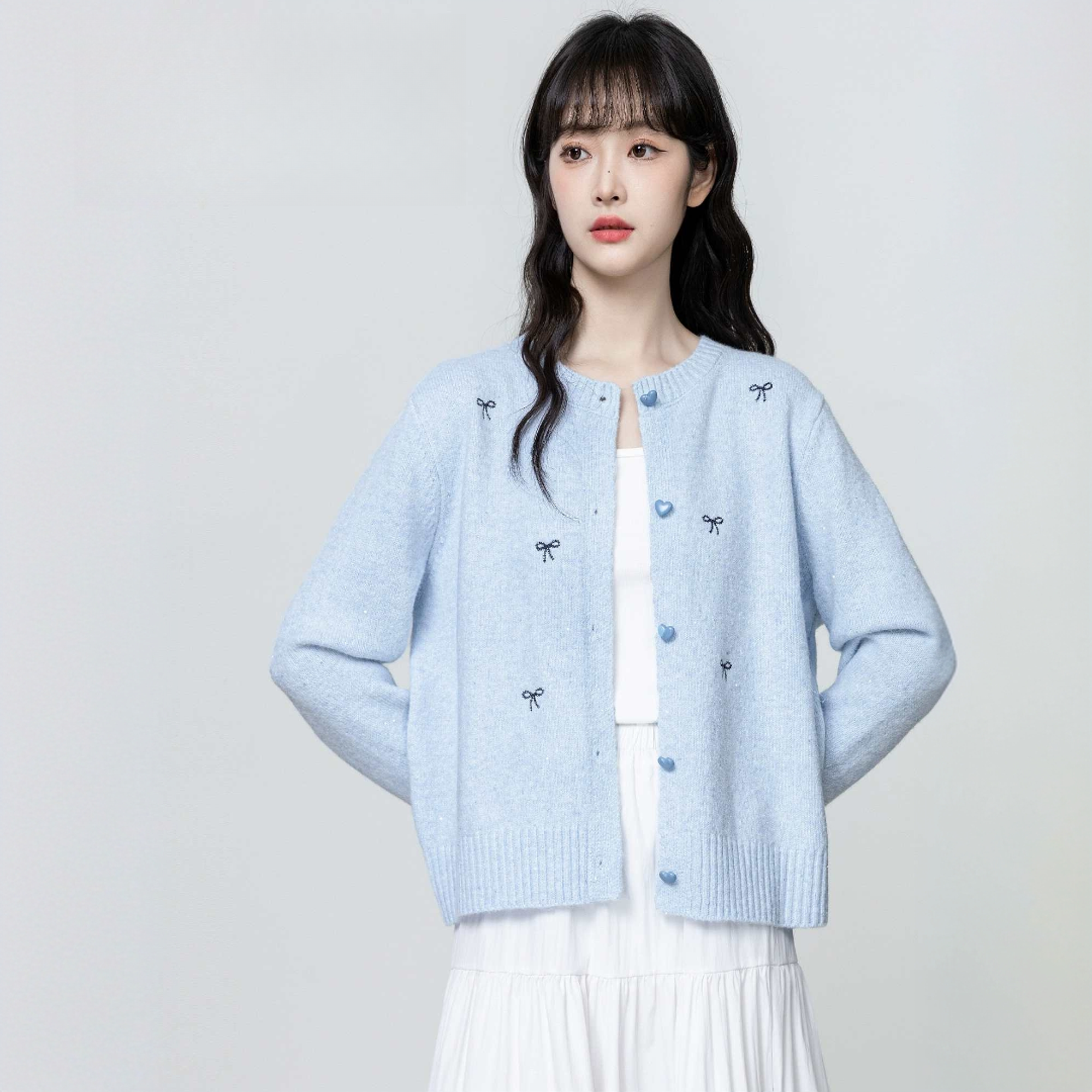 蓝色圆领针织开衫女2025春秋新款宽松设计感薄款毛衣外套短款上衣