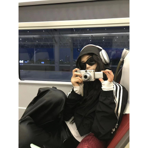松本可可sbkk 短款连帽运动外套女春秋季复古休闲上衣宽松棒球服