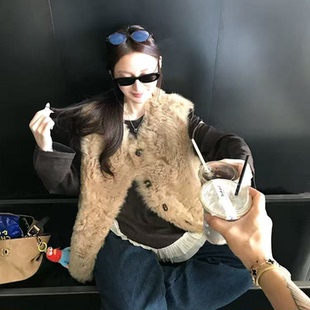 2026秋冬新款皮毛一体托卡欧尼马甲女短款超好看羊羔毛绒宽松上衣