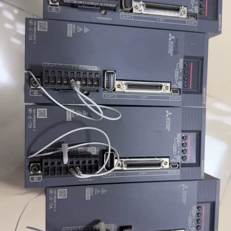 三菱驱动器 MR-JE-10B 4个200，MR