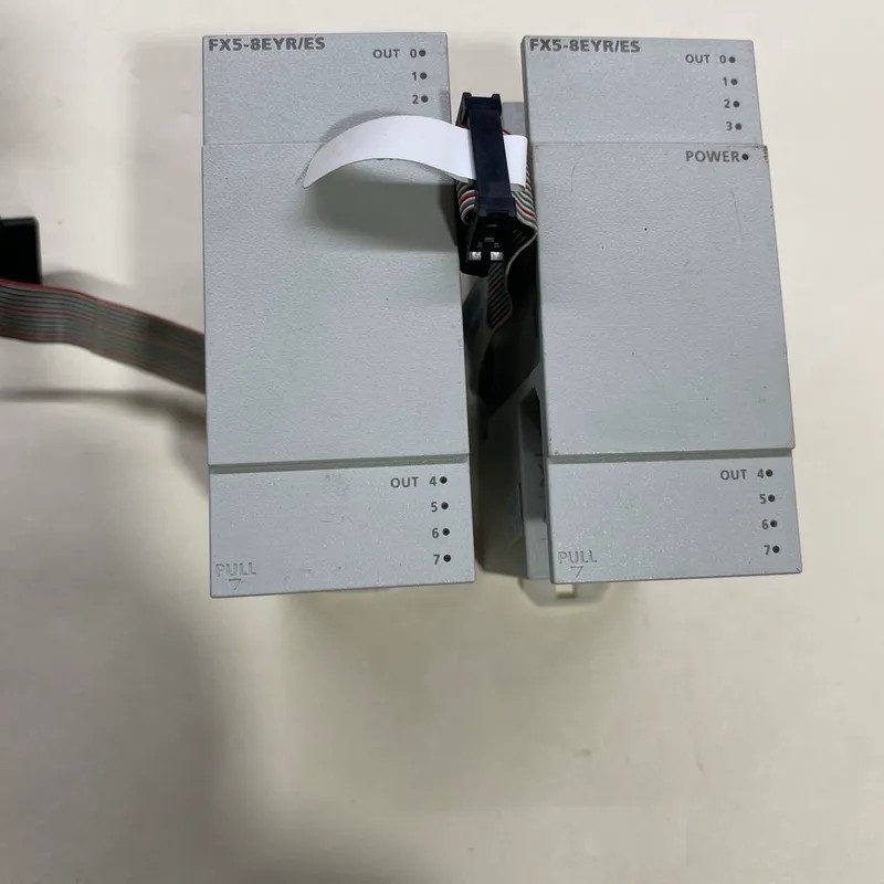 三菱PLC模块,型号FX5-8EYR/ES，成色如图，功能