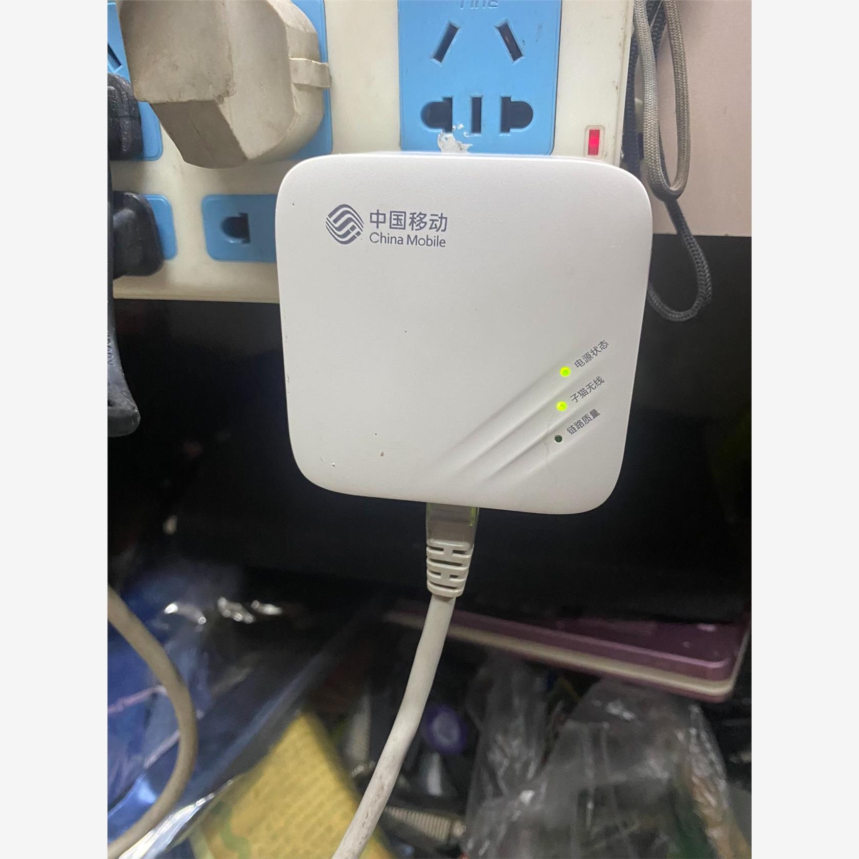 和目电力猫，200m电力猫，二手成色有使用痕迹，上网正常。自