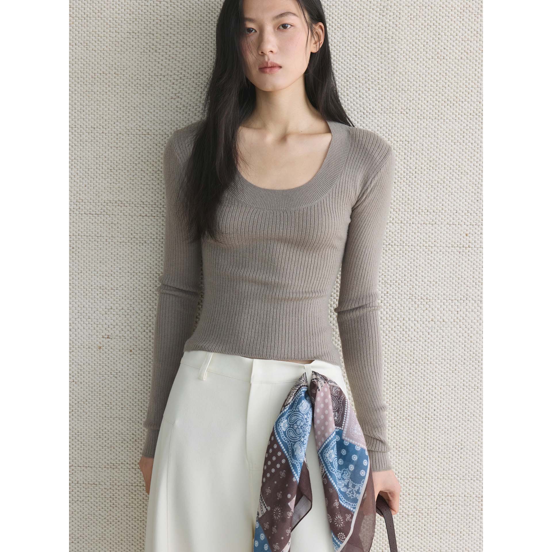 肆·早春简约休闲U领修身针织舒适打底长袖上衣女