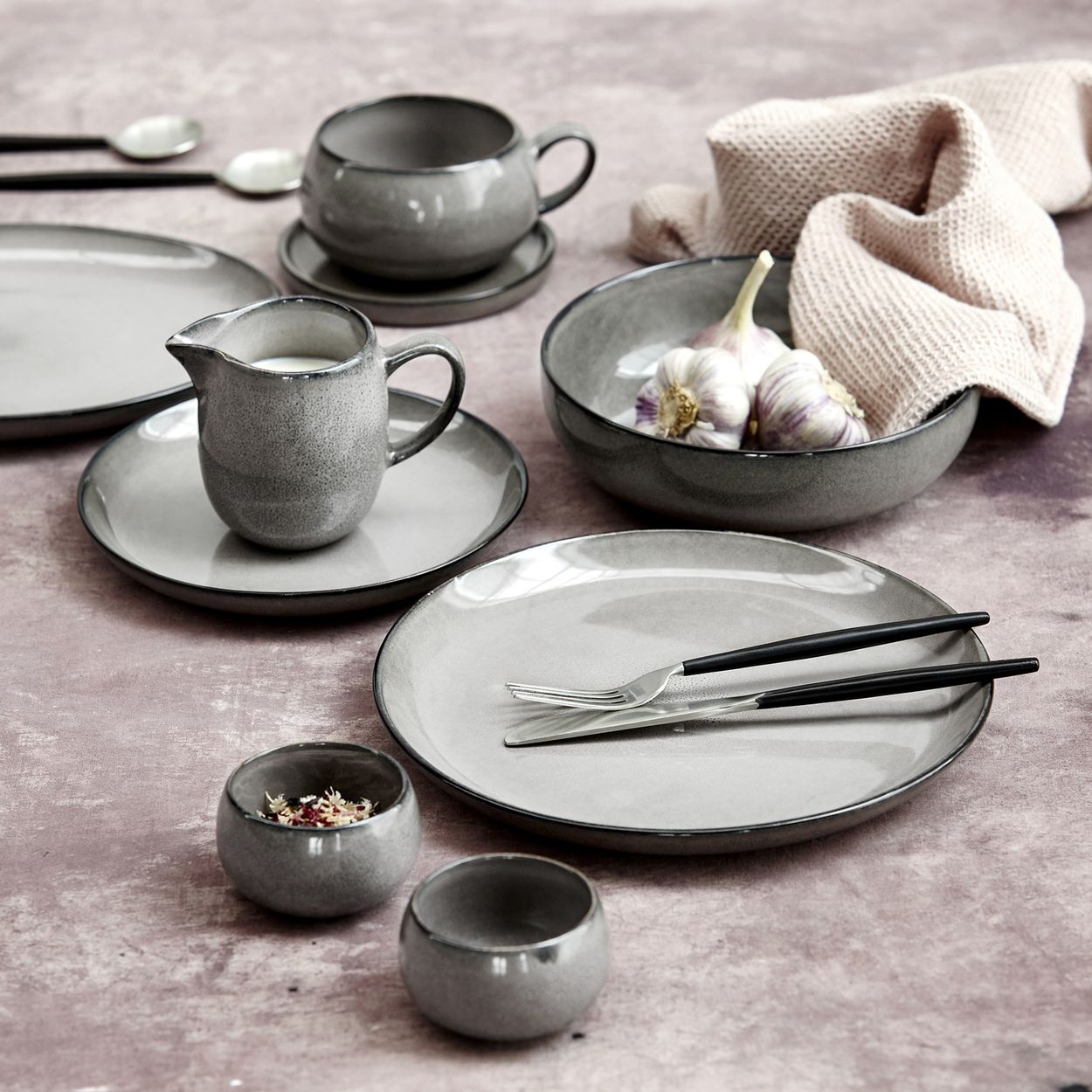 北欧代购 Lene Bjerre 简约亮釉面灰色咖啡杯碟套装盘子小碗茶壶