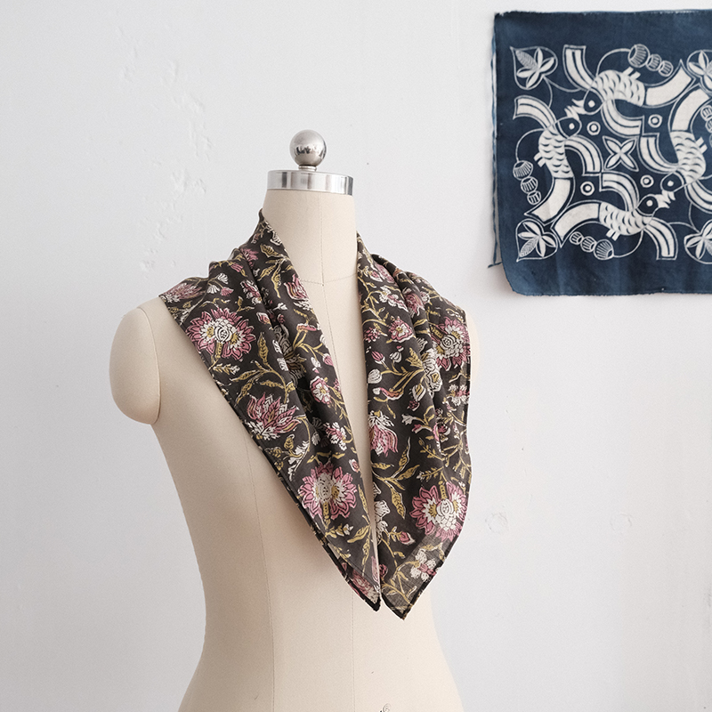 南白/印度手工拓染68*68cm大方巾全棉薄款植物染丝巾纱巾领巾头巾